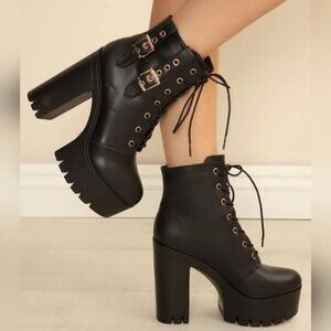 Stylish Black Ankle Boots with Chunky Heel